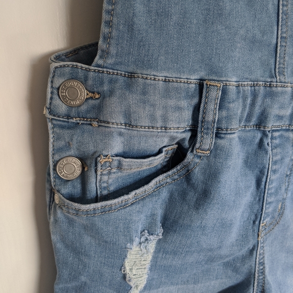 Ardene Light-wash Overall Shorts - Picture 5 of 5